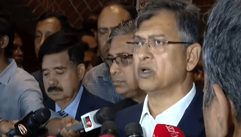 সংসদ অধিবেশনের প্রথম দিনেই বড় চমক ও ঐতিহাসিক সিদ্ধান্তের অপেক্ষায় দেশ