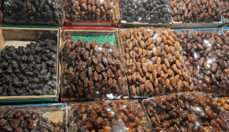 সৌদি যুবরাজের উপহারের খেজুরে ‘ভূত’: কুমিল্লায় পৌঁছাতেই ২০ কার্টন গায়েব!