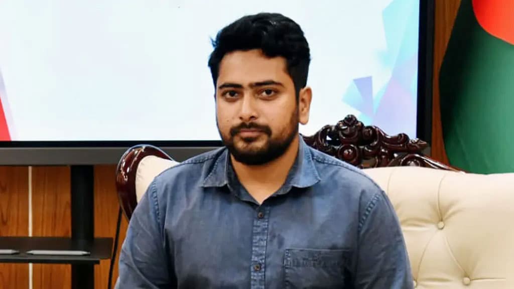 ওমরাহ পালনে সৌদি আরব যাচ্ছেন নাহিদ ইসলাম