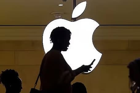 পুরানো মডেলের আইফোন ব্যবহারকারীদের জন্য অ্যাপলের জরুরি সতর্কবার্তা