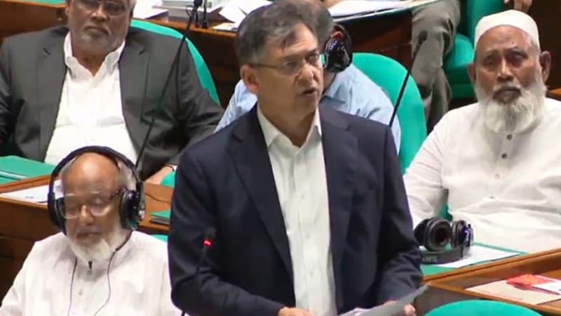 সংবিধান সংশোধনে কমিটি গঠনের প্রস্তাব স্বরাষ্ট্রমন্ত্রীর, সমান সদস্য চায় বিরোধী দল