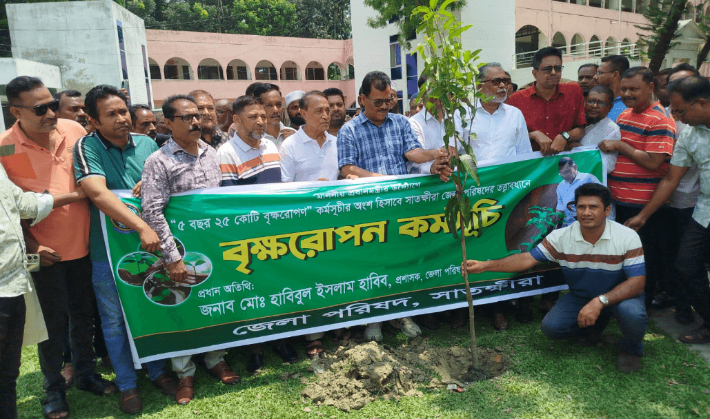 সাতক্ষীরায় জেলা পরিষদের উদ্যোগে বৃক্ষরোপণ কর্মসূচির শুভ উদ্বোধন