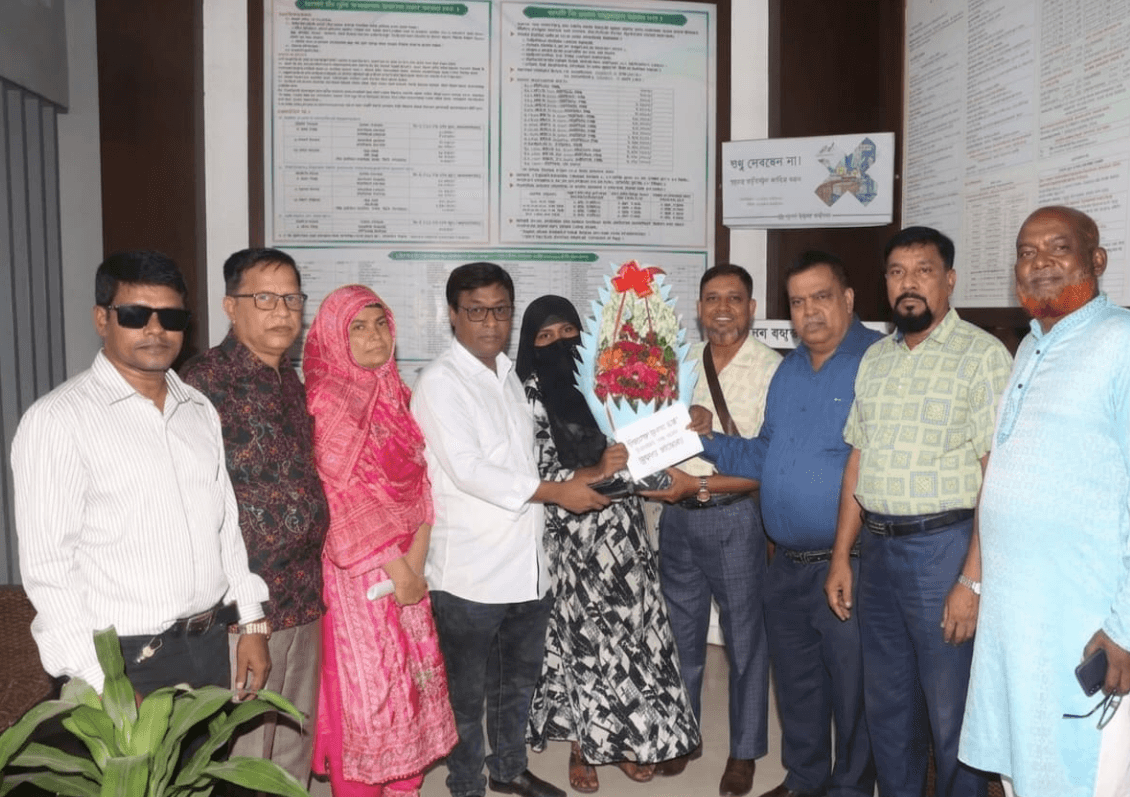 কেডিএ চেয়ারম্যান মনার সঙ্গে ‘নিরাপদ খুলনা চাই’-এর শুভেচ্ছা বিনিময়