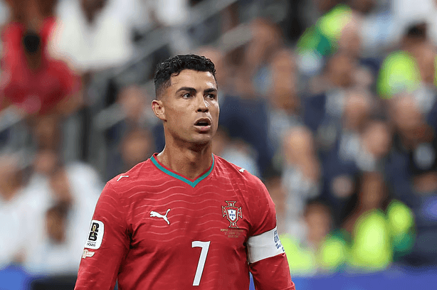 রোনালদোর জোড়া গোলের পরও ‘ফিরে আসার’ ঘোষণায় একমত নন ইব্রাহিমোভিচ