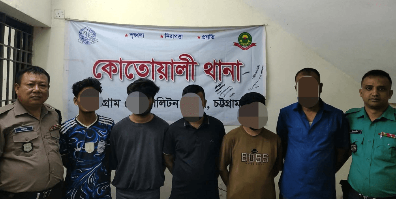 চট্টগ্রামে চুরি-ছিনতাইয়ের ১৫৭ মোবাইল, ৫ ল্যাপটপ উদ্ধার; সংঘবদ্ধ চক্রের ৫ সদস্য গ্রেপ্তার