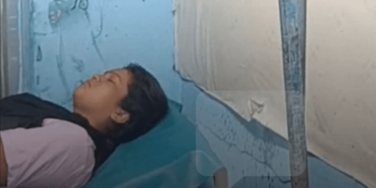 খুলনার রূপসা উপজেলায় স্কুলছাত্রীকে গুলি, করছে দুর্বৃত্তরা