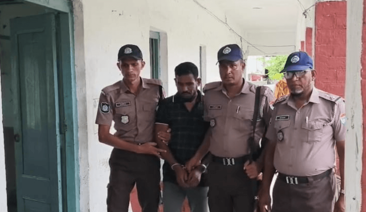 খুলনা রেলওয়ে পুলিশের অভিযানে ৬০০গ্রাম সোনার বার উদ্ধার