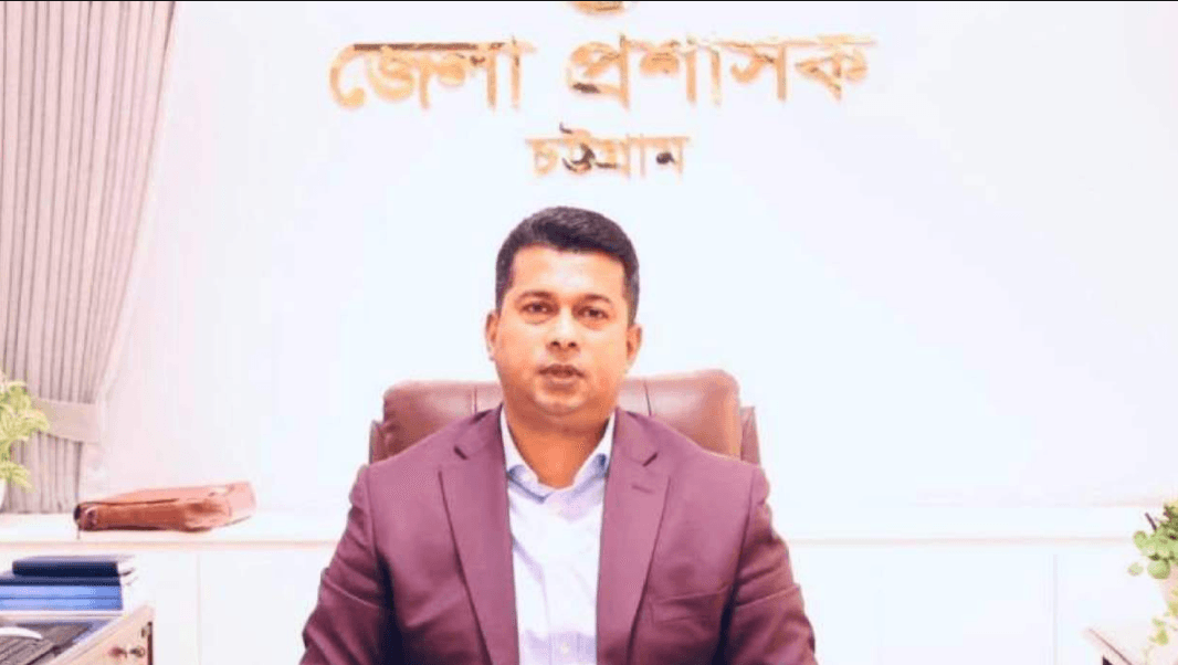 টানা বৃষ্টি ও বন্যা পরিস্থিতি: জেলা প্রশাসনের সব ধরনের ছুটি বাতিল, পানিবন্দী সাড়ে ৪ লাখ মানুষ