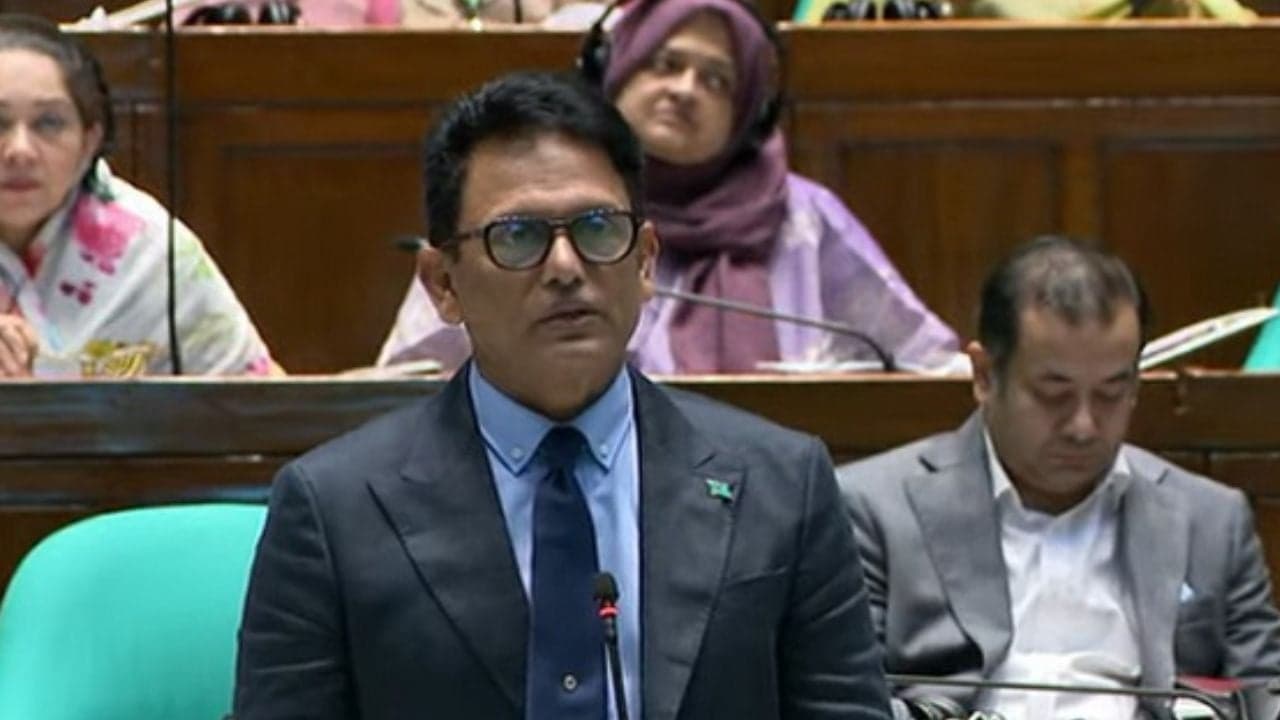 ‘ফার্মের মুরগি’ মন্তব্যে সমালোচনার মুখে সংসদে দুঃখ প্রকাশ শিক্ষামন্ত্রীর