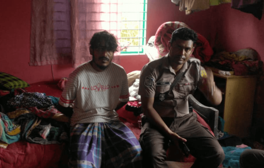 খুলনায় বাড়ির আঙিনায় মাটিচাপা দেওয়া অজ্ঞাত ব্যক্তির কঙ্কাল উদ্ধার, দম্পতি আটক