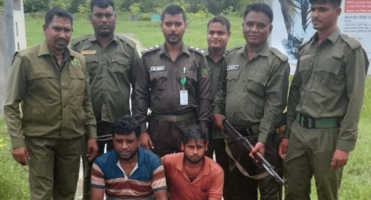 সুন্দরবনে ৪৫০ কেজি কাঁকড়া ও ১৫০ কেজি মাছ সহ ২ জেলে আটক