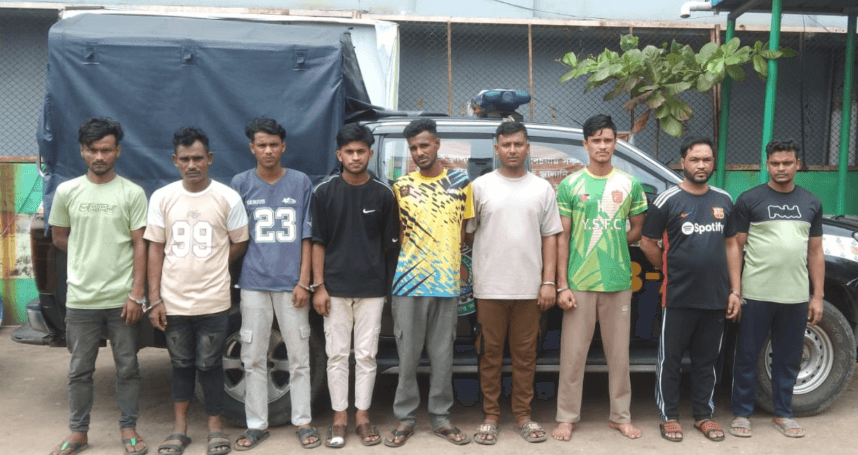 চট্টগ্রামে ইন্টারনেট অফিসে হামলা: অন্যতম সংগঠক মাইকেলসহ ৯ জন গ্রেফতার, দেশীয় অস্ত্র জব্দ