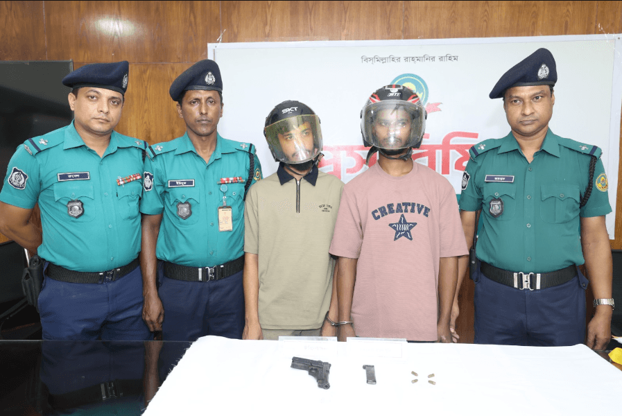 বিদেশি পিস্তল ও গুলিসহ ডেভিড ইমনের দুই সহযোগী গ্রেফতার: সিএমপি