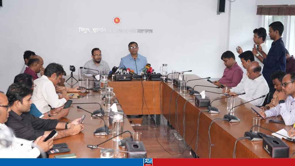 কৃষকদের ডিজেল প্রাপ্তি নিশ্চিত করতে ডিসিদের প্রতি জ্বালানি মন্ত্রণালয়ের নির্দেশ