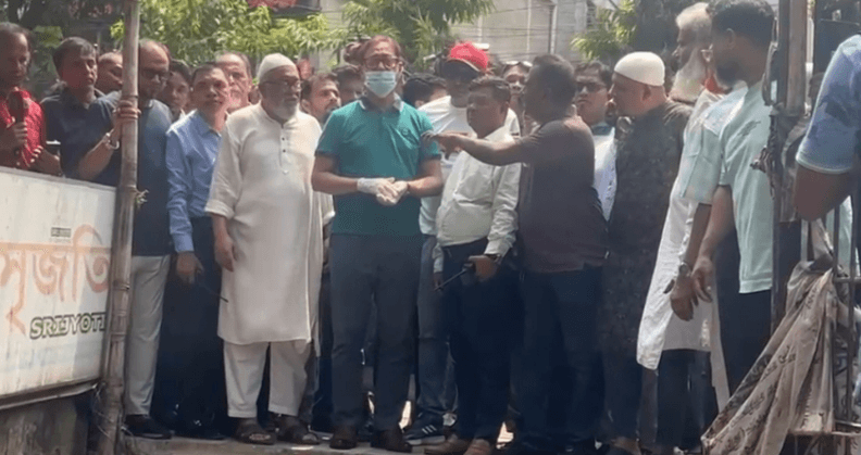বর্ষায় জলাবদ্ধতা কমাতে চসিকের খাল-নালা পরিষ্কার কার্যক্রম শুরু