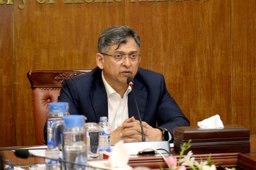 সেনাবাহিনীর সদস্যদের ব্যারাকে ফেরানোর বিষয়ে যে বার্তা দিলেন স্বরাষ্ট্রমন্ত্রী
