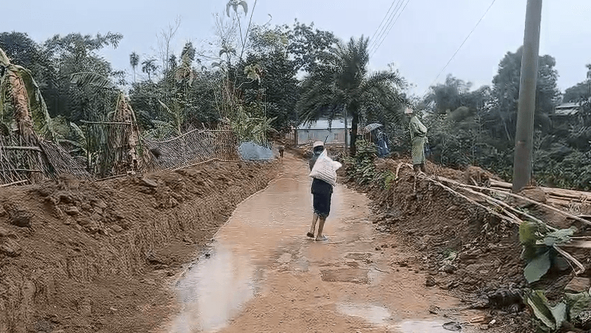 ২ বছরেও শেষ হয়নি সড়ক নির্মাণ: মগাইছড়ির উত্তরপাড়ায় চরম জনদুর্ভোগ