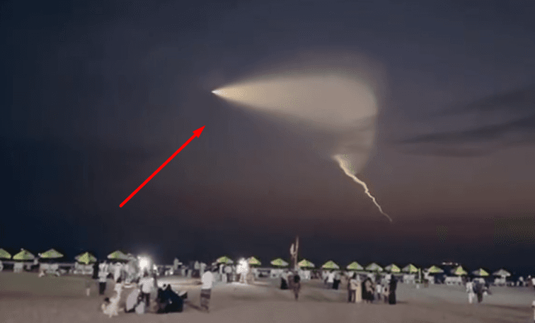দেশের আকাশে রহস্যময় আলোর ঝলকানি