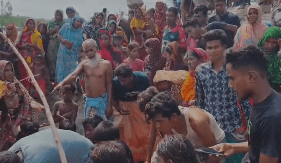 সুন্দরবনে বনবিভাগের গুলিতে কাঁকড়া আহরোনকারী জেলে নিহত,বিক্ষুব্ধ জনতার হামলায় ৫ বনকর্মচারী আহত।