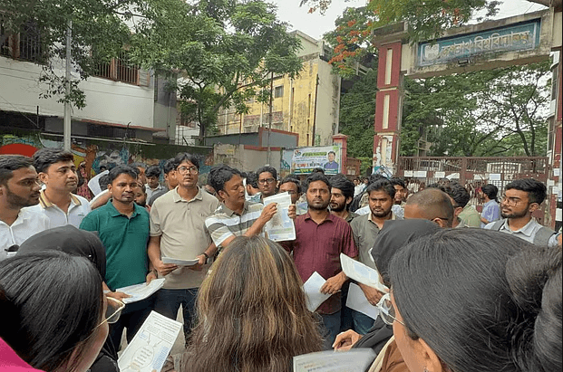 জুলাই জাতীয় সনদ বাস্তবায়নের অঙ্গীকার তুলে ধরে জবিতে ছাত্রদলের গণসংযোগ