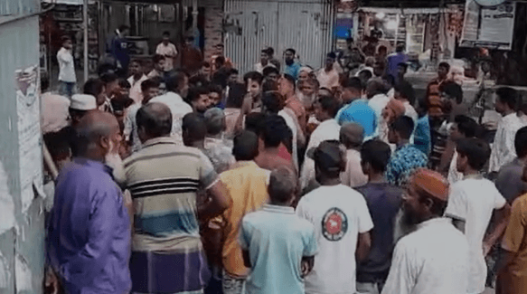 পাটগ্রামে মৃত গরুর মাংস বিক্রির প্রতিবাদে মানববন্ধনে হামলা, আহত কয়েকজন