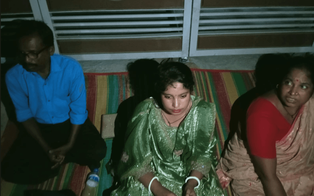 অনশন ভঙ্গ করলেন মলি মল্লিক, প্রশাসনের আশ্বাসে সাময়িক সমাধান