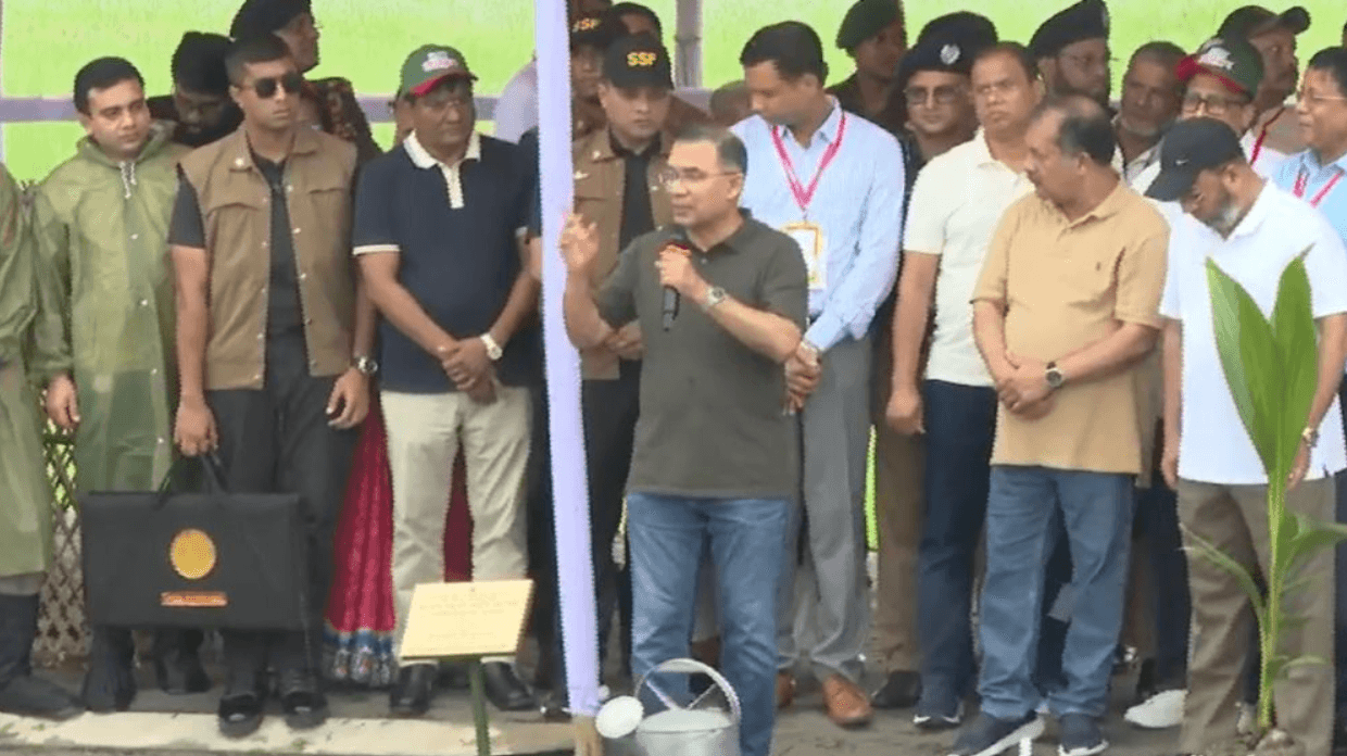 গৌরনদীতে খালপাড়ে সবুজায়ন কর্মসূচির উদ্বোধন করছেন প্রধানমন্ত্রী তারেক রহমান