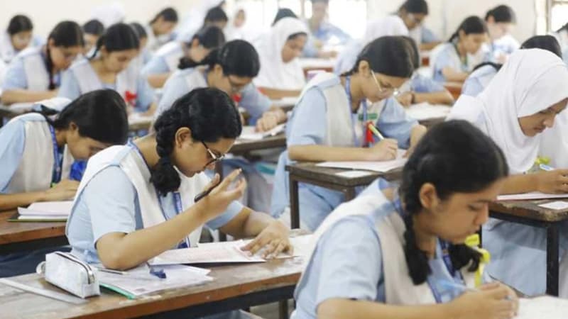 চট্টগ্রাম ছাড়া সব বোর্ডে এইচএসসি পরীক্ষা চলবে