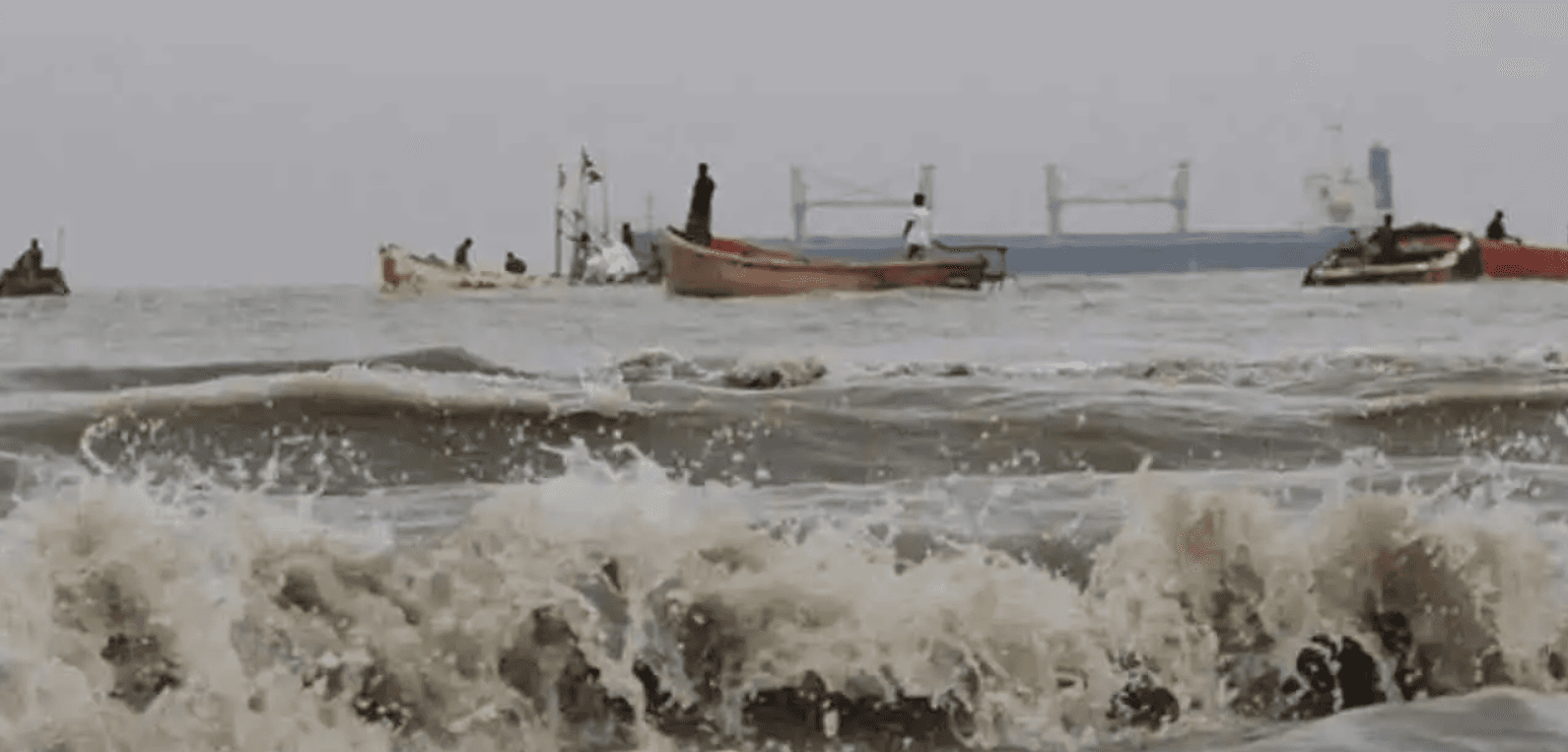 সমুদ্র বন্দরে ৩ নম্বর সতর্ক সংকেত, উপকূলে ঝোড়ো হাওয়ার আশঙ্কা