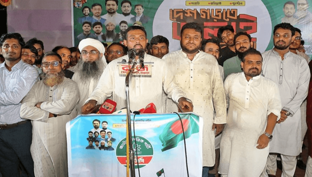 ‘হাজারবার জুলাই ব্যবসায়ী হব, তবু টেন্ডারবাজ নয়’: নাসীরুদ্দীন পাটওয়ারী