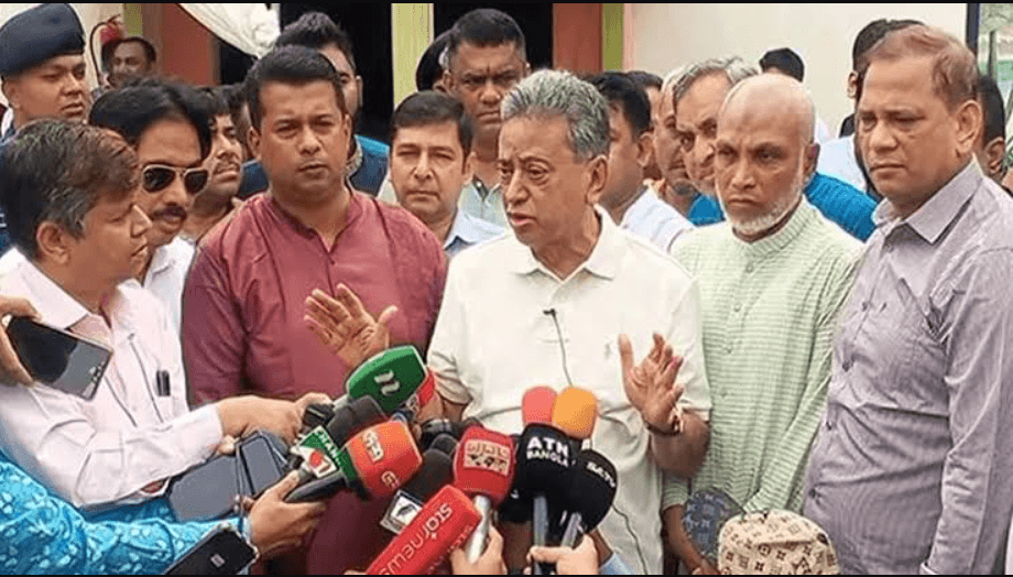 চট্টগ্রামে বন্যায় ক্ষতিগ্রস্ত প্রায় ৭ লাখ মানুষ, ত্রাণ পেয়েছেন ১ লাখ: অর্থমন্ত্রী