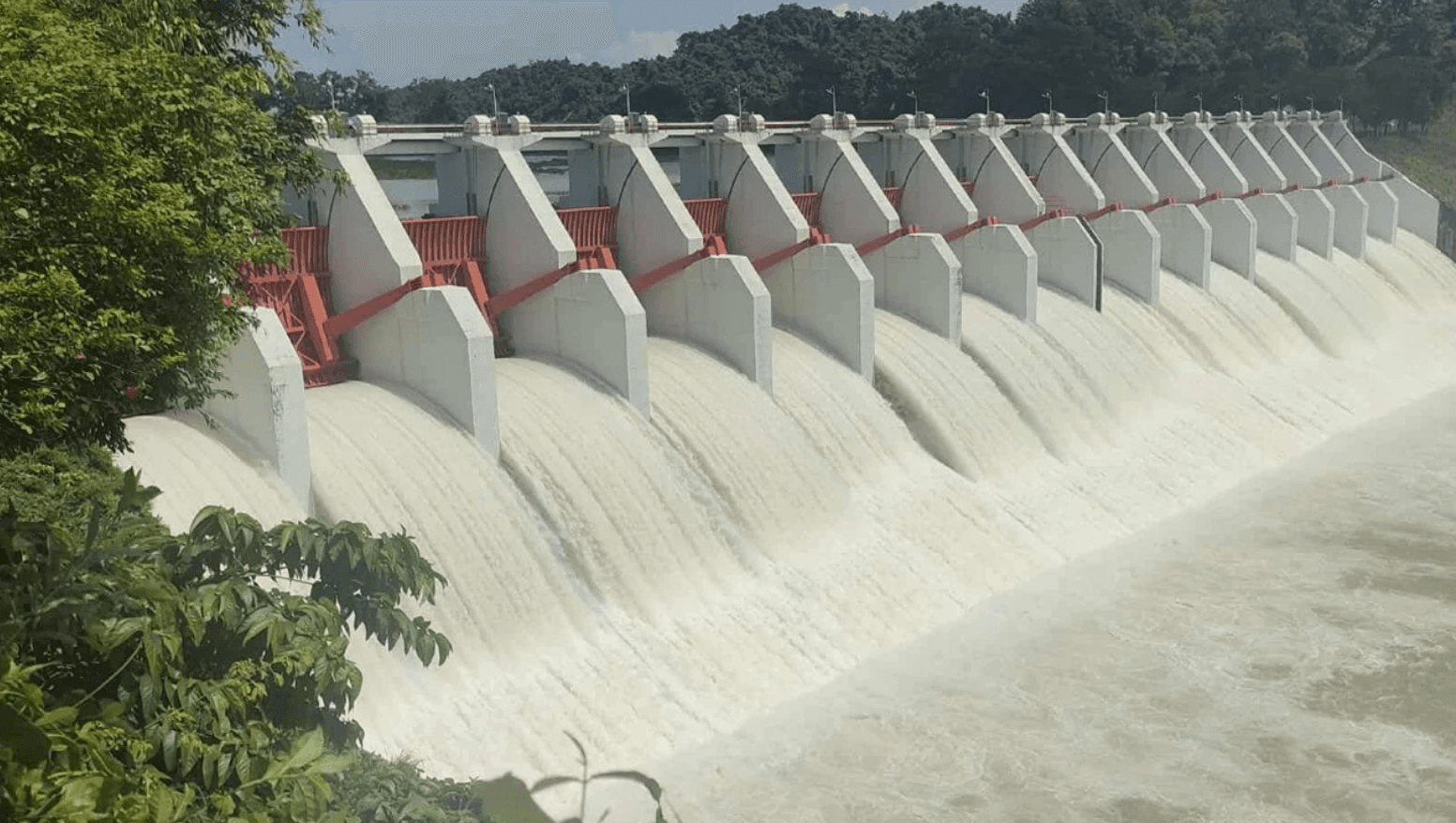 কাপ্তাই লেকের পানি বেড়েছে, শনিবার স্পিলওয়ের ১৬ গেট আংশিক খোলার প্রস্তুতি