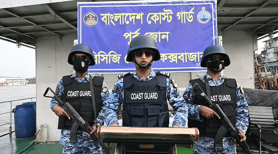 মহেশখালীতে কোস্ট গার্ডের অভিযানে অস্ত্র কারখানার সন্ধান, মিন্টু বাহিনীর প্রধান আটক