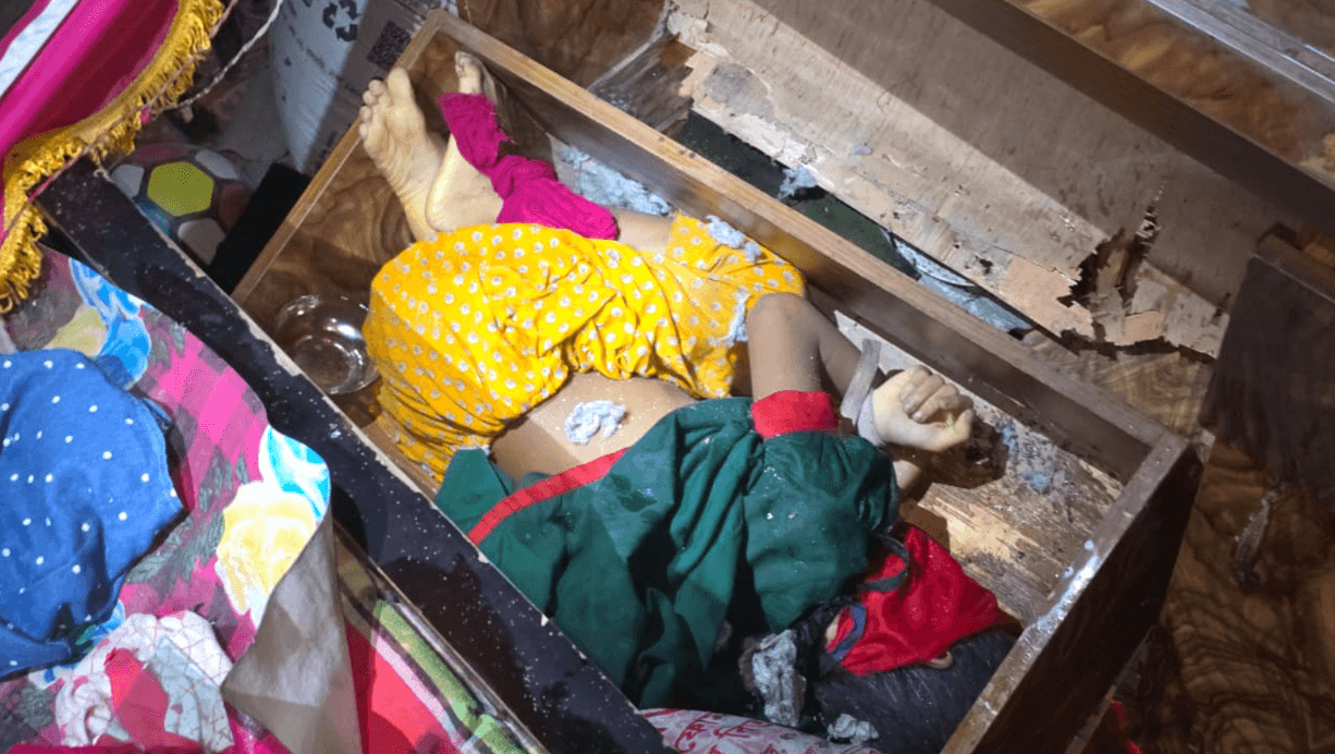 সাতক্ষীরায় কানের দুলের লোভে তৃতীয় শ্রেণির ছাত্রীকে অপহরণ করে হত্যা, অভিযুক্ত নারী গণপিটুনিতে নিহত
