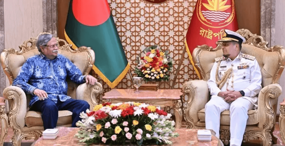 রাষ্ট্রপতির সঙ্গে বিদায়ী সাক্ষাৎ নৌবাহিনী প্রধান অ্যাডমিরাল নাজমুল হাসানের