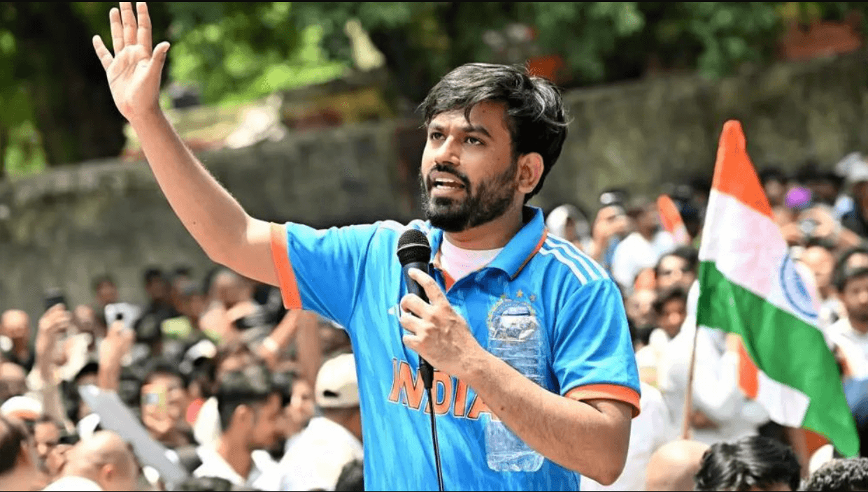 নিট প্রশ্নফাঁস ইস্যুতে আন্দোলন স্থগিত, ভবিষ্যৎ নিয়ে জল্পনায় ককরোচ জনতা পার্টি