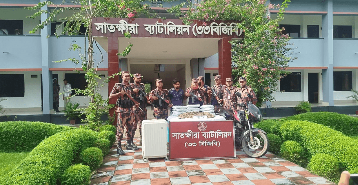 সাতক্ষীরায় ৩৩ বিজিবির অভিযান ৬ কোটি টাকার নতুন মাদক 'কুশ'সহ আটক ১