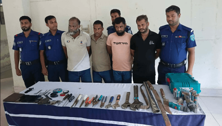 হাতীবান্ধায় ডাকাতির প্রস্তুতিকালে আন্তঃজেলা ডাকাত দলের ৪ সদস্য গ্রেপ্তার