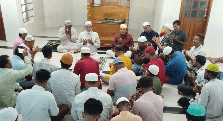 সাতক্ষীরায় আলিপুর চেকপোস্টে খালেদা জিয়ার ৮২তম জন্মদিন উপলক্ষে দোয়া মাহফিল অনুষ্ঠিত